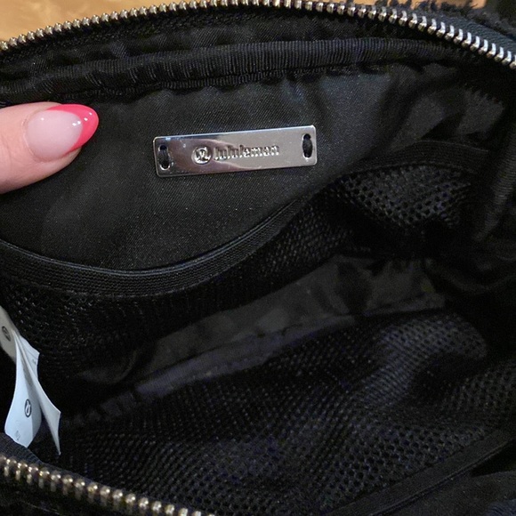 Black Sherpa everywhere belt bag - Picture 2 of 3